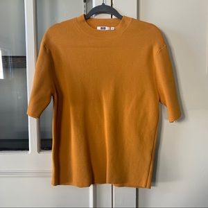 UNIQLO SHORT SLEEVE SWEATER